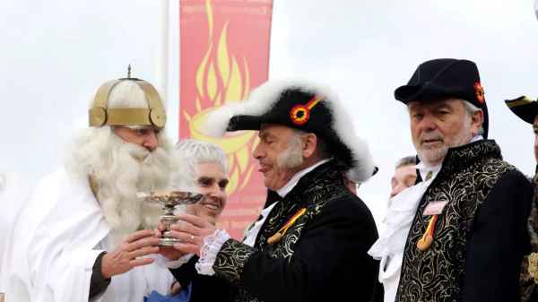 This image has an empty alt attribute; its file name is krakelingenfeest-visje-drinken.jpg